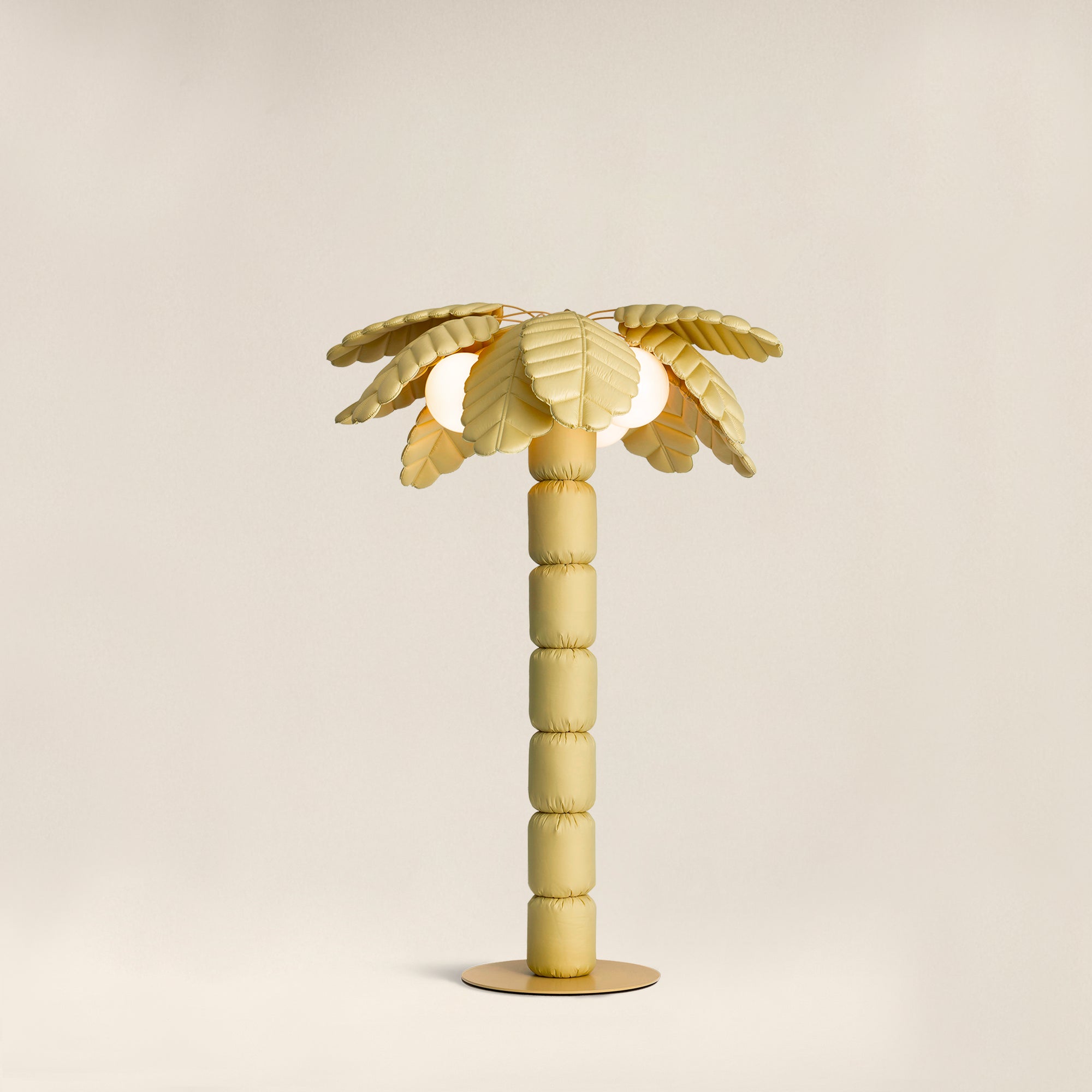 Palm Beach floor lamp by Pet Therapy™ – palm-shaped LED lamp with powder-coated metal structure and recycled PL fabric padding.