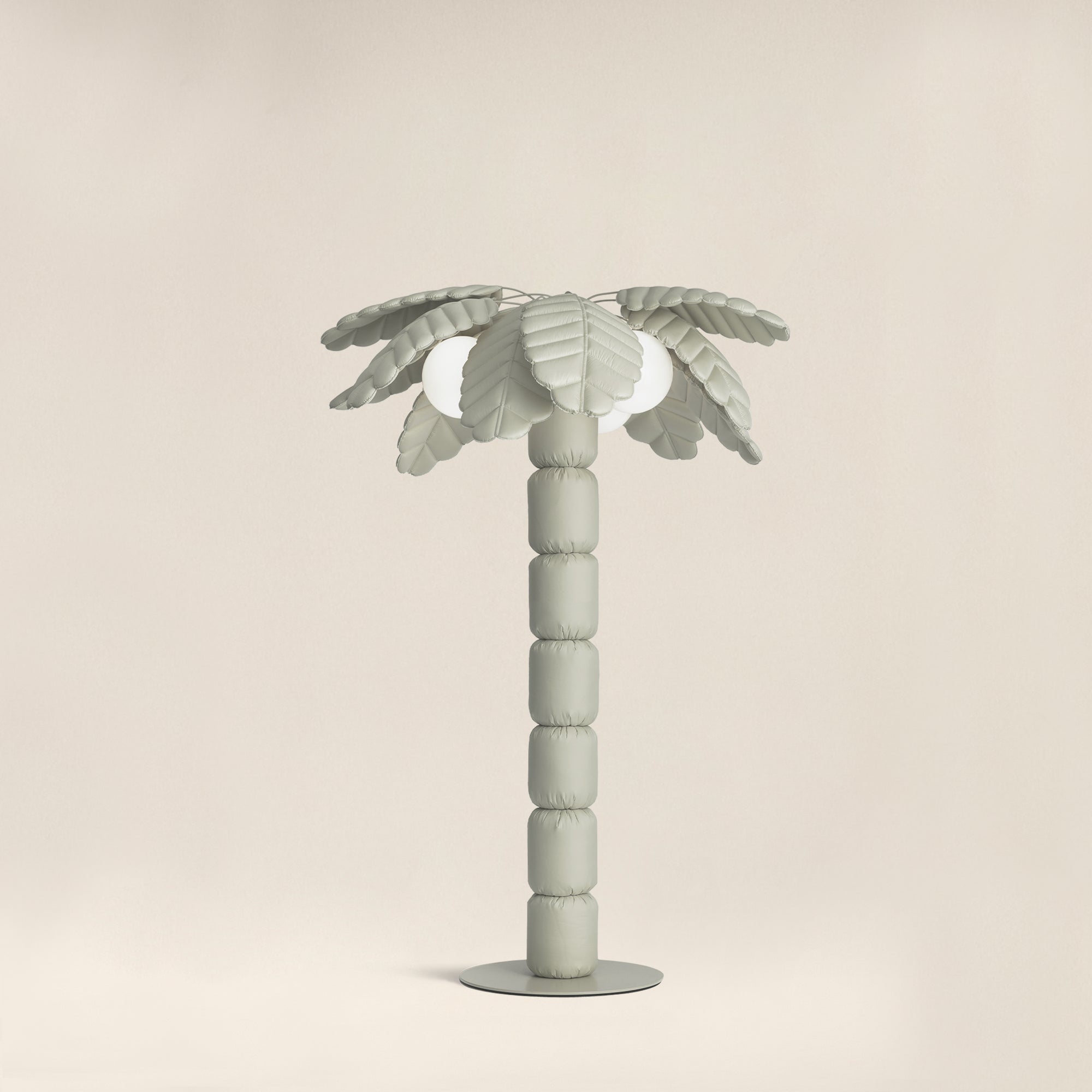 Close-up of Palm Beach floor lamp’s recycled PL fabric texture and powder-coated metal finish, highlighting craftsmanship.