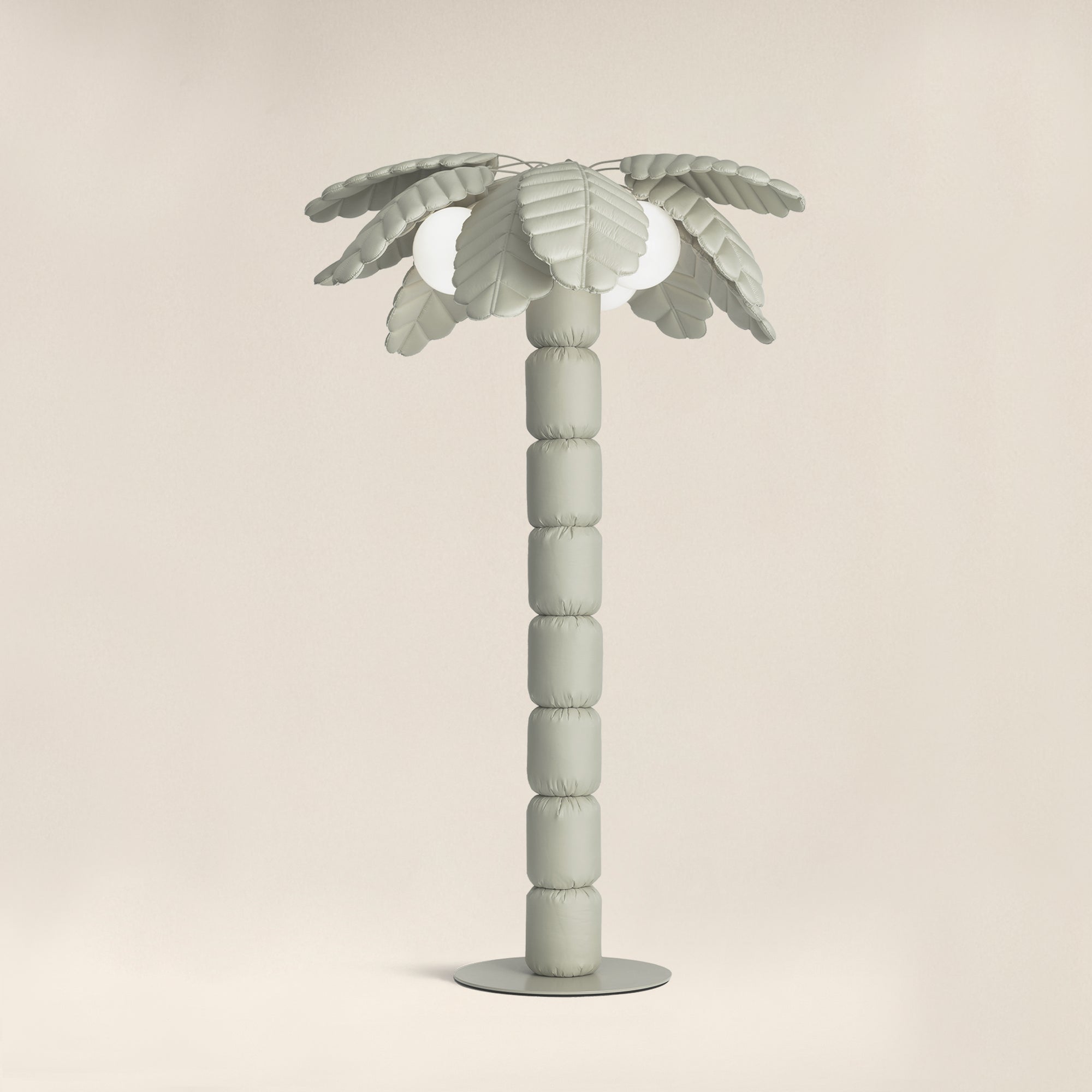 Close-up of Palm Beach floor lamp’s recycled PL fabric texture and powder-coated metal finish, highlighting craftsmanship.