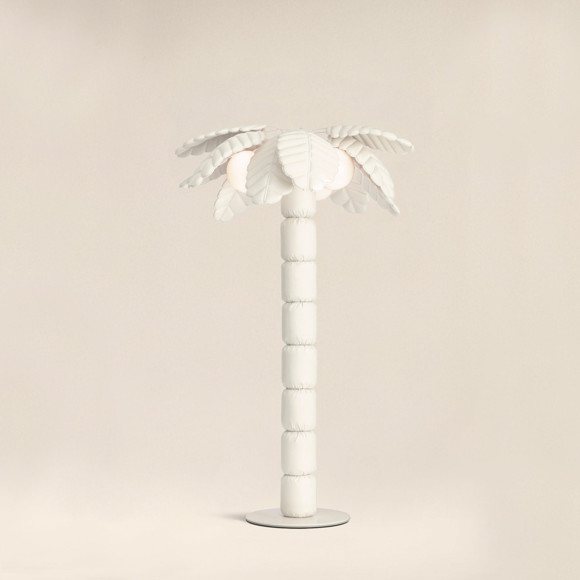 Palm Beach Limited Edition floor lamp by Pet Therapy™ – palm-shaped LED lamp with powder-coated metal structure and recycled PL fabric padding